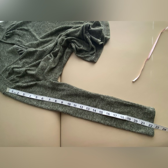 White Willow faux cross closing sweater top - Picture 6 of 11